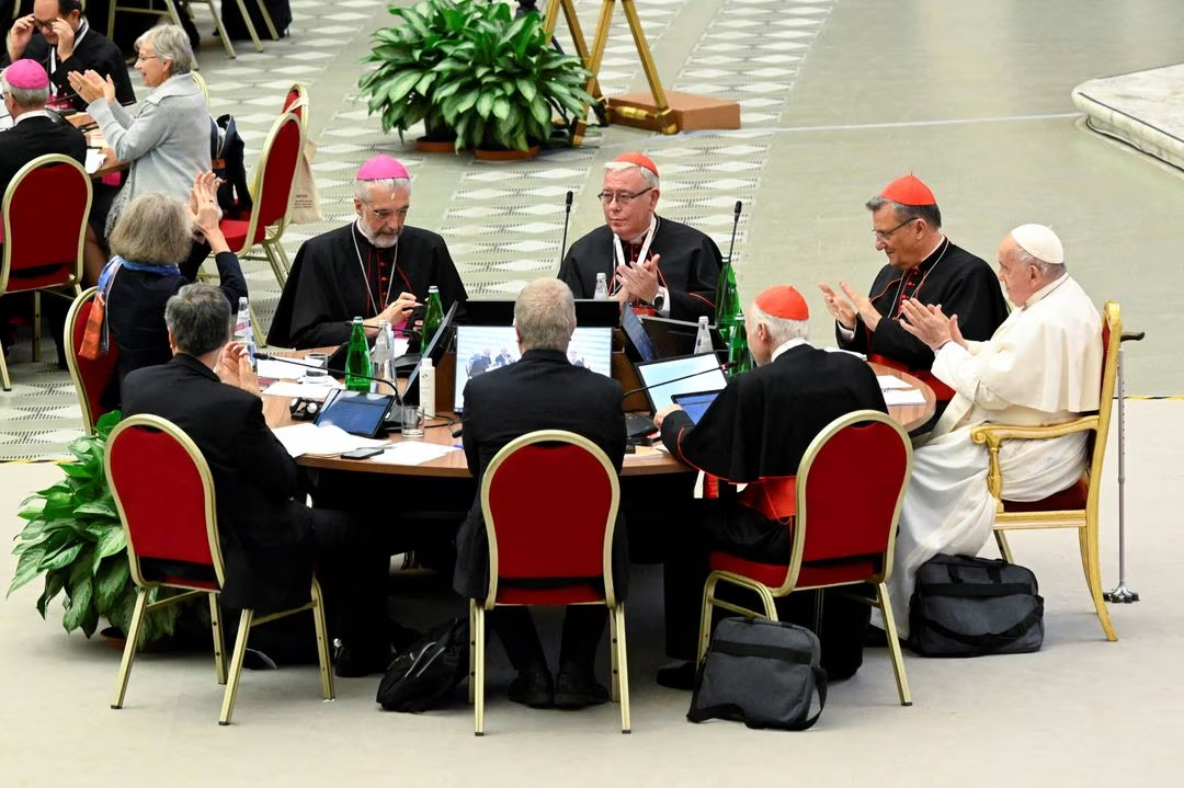 Le synode du Vatican s’achève sans éclaircissement sur les diaconesses et l’inclusion des personnes LGBT