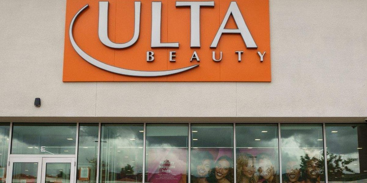 Трансгендерная чернокожая менеджерка утверждает, что ее уволили из Ulta после жалоб на предвзятость