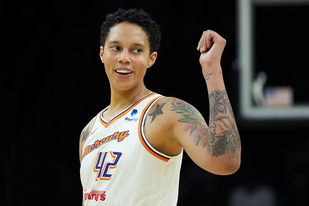L'icône LGBTQ+ Brittney Griner signe un retour triomphal sur le parquet après son épreuve de détention en Russie