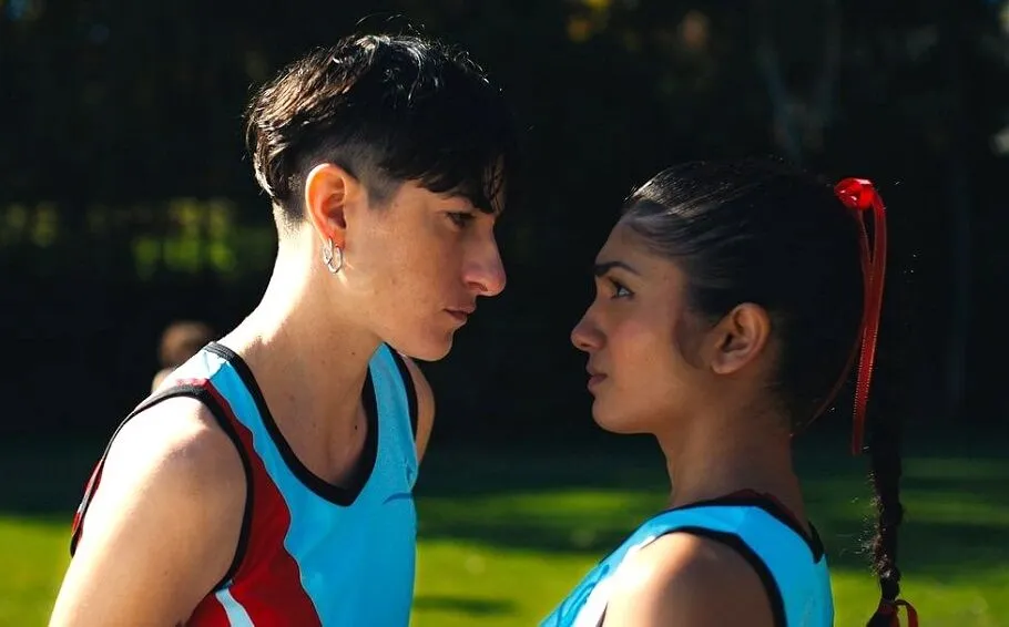 La querelle des joueuses et joueurs de footy queer se déploie dans la nouvelle websérie « Touch »