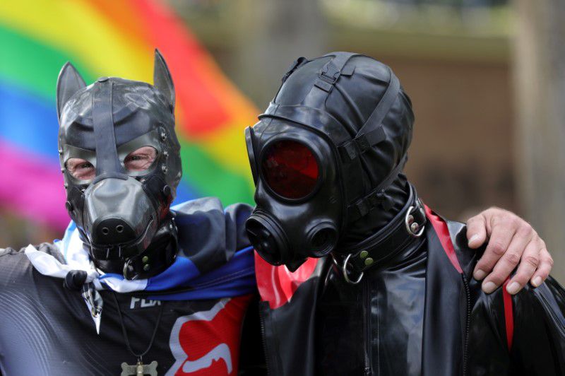 Amsterdam remplace la « Pride Walk » par la parade sur les canaux à l’occasion du 25e anniversaire de la Gay Pride