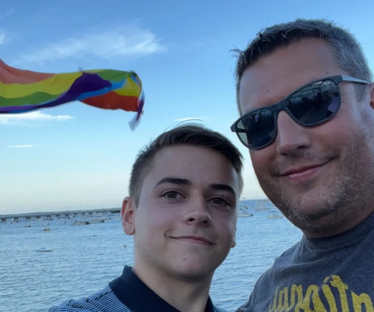L’amour à travers les générations : déconstruire les idées reçues et embrasser son identité dans une relation LGBTQ