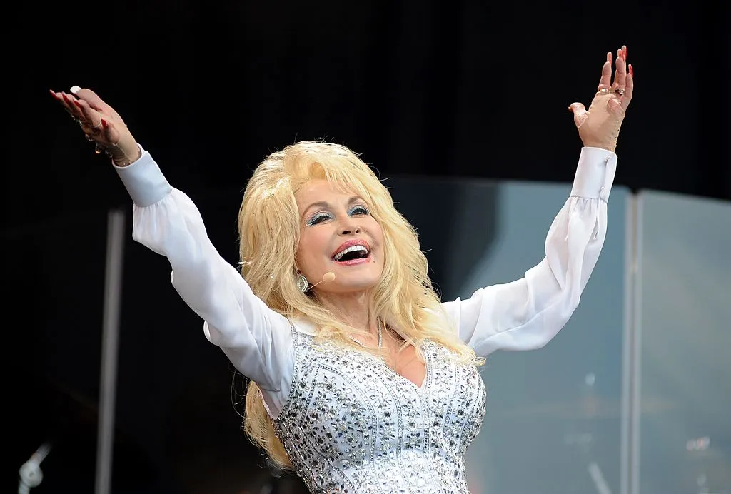 Dolly Parton brise le silence sur la législation anti-trans du Tennessee