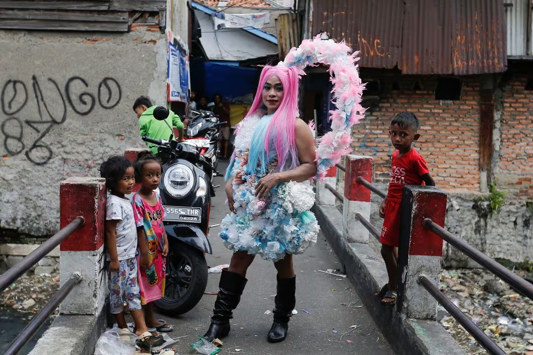 In Jakarta's Slums, Transgender Community Turns Trash into Trendsetting Fashion