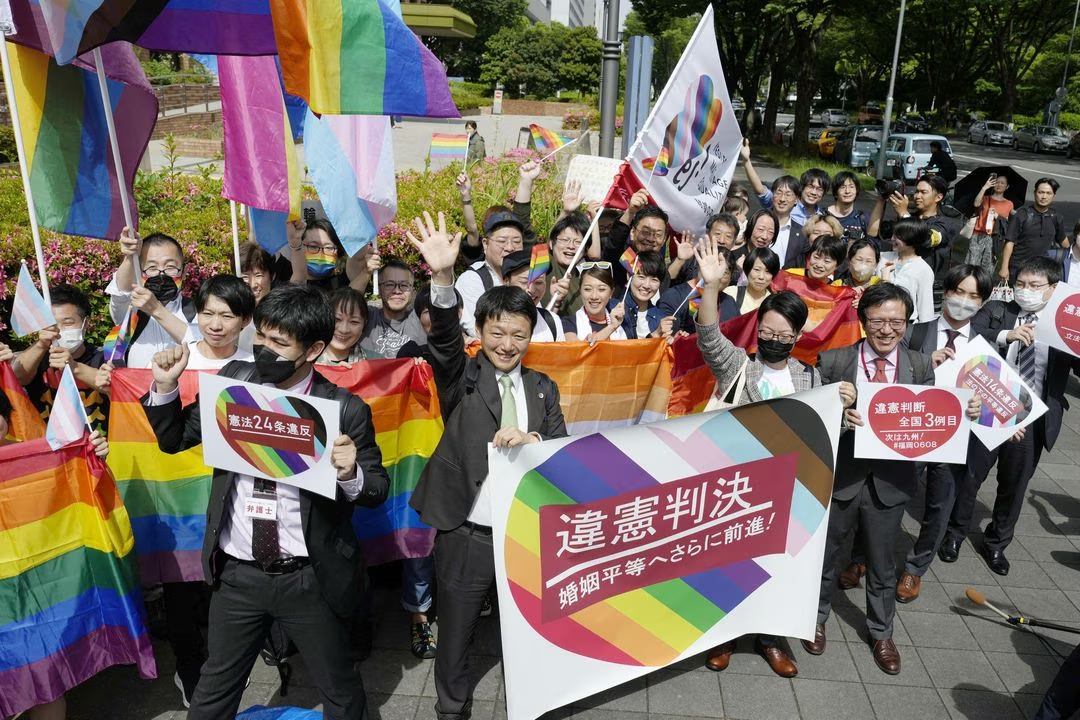 La Cour japonaise juge inconstitutionnelle l’interdiction du mariage entre personnes de même sexe, ouvrant la voie à l’égalité matrimoniale