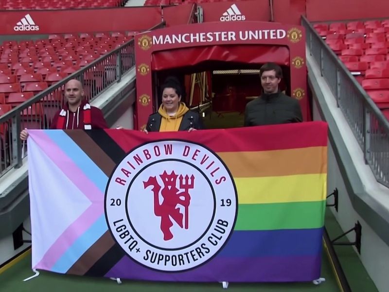 Les supporters de Manchester United exigent qu’un nouveau propriétaire respecte les droits LGBTQ+