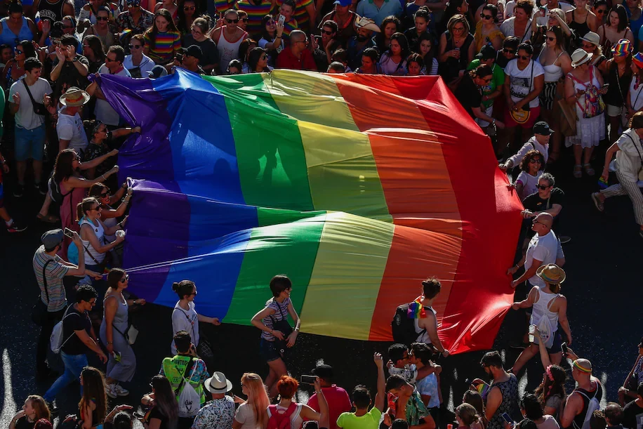Spain expands IVF to lesbians, single women, trans people