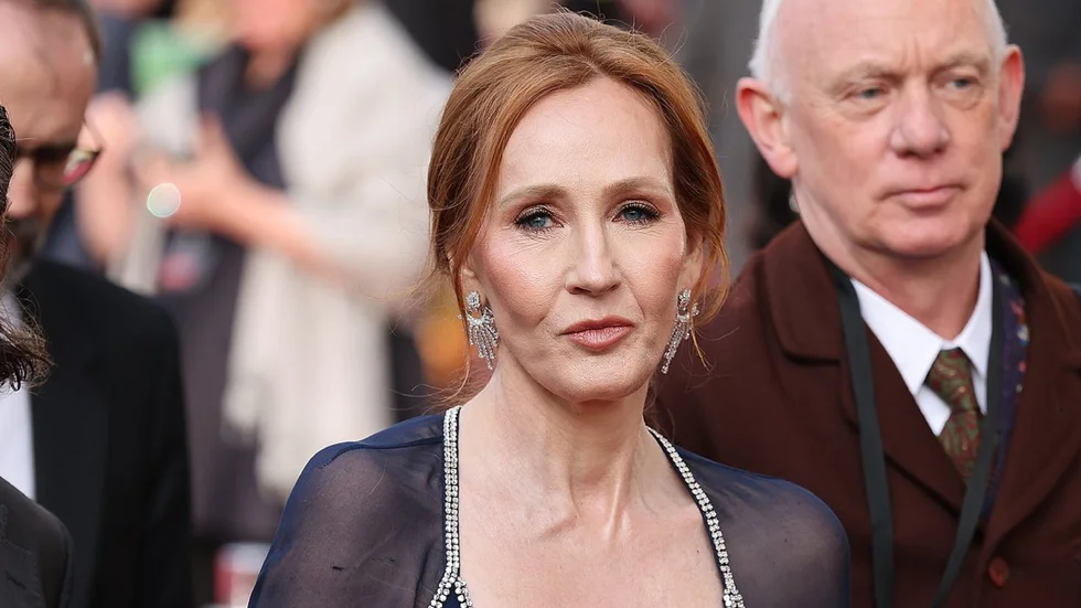 J.K. Rowling déclenche la controverse avec un tweet anti-trans (encore une fois)