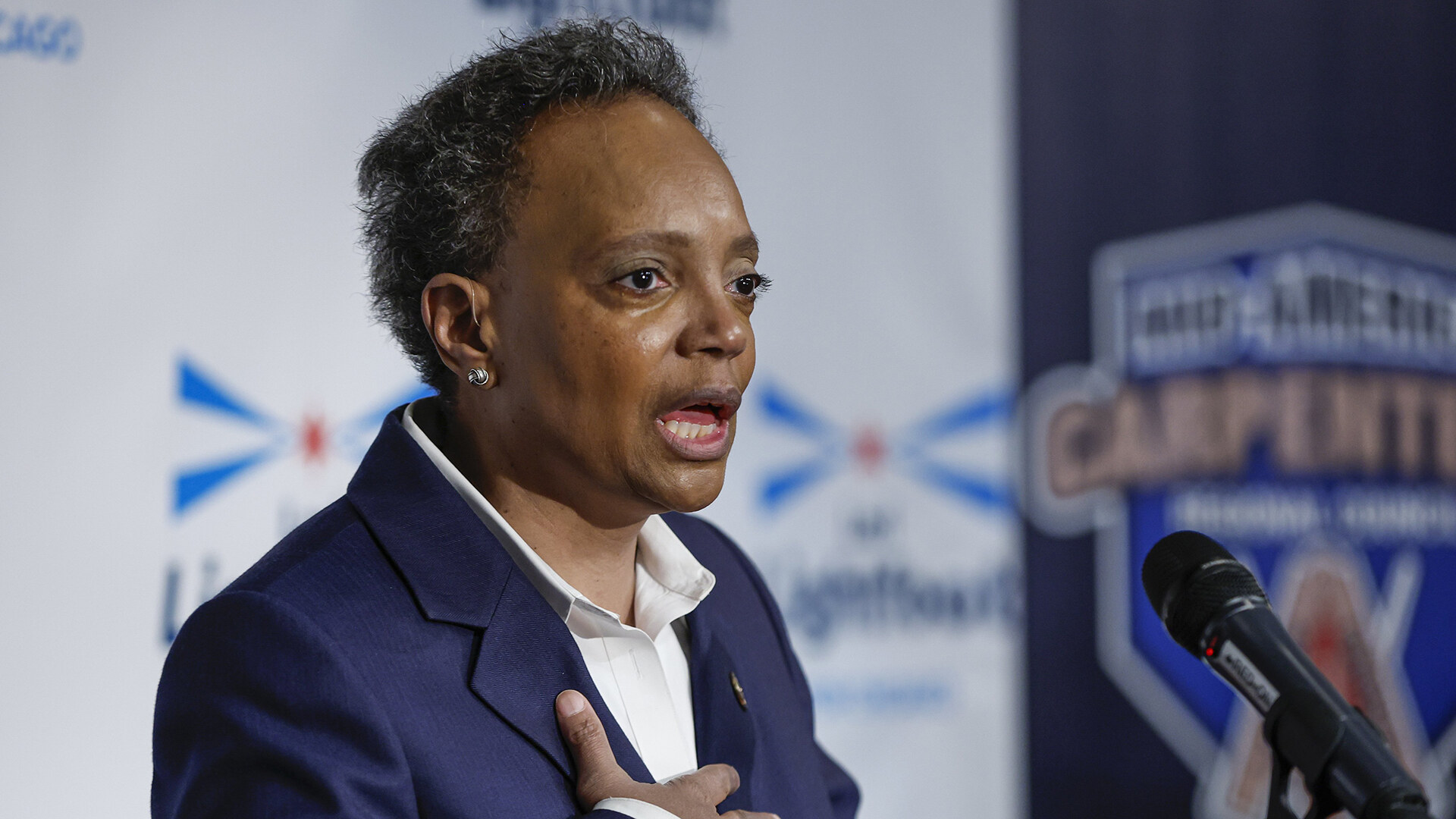 Anti-LGBTQ+ pastor calls Chicago's first Black and queer mayor a beast and a freak