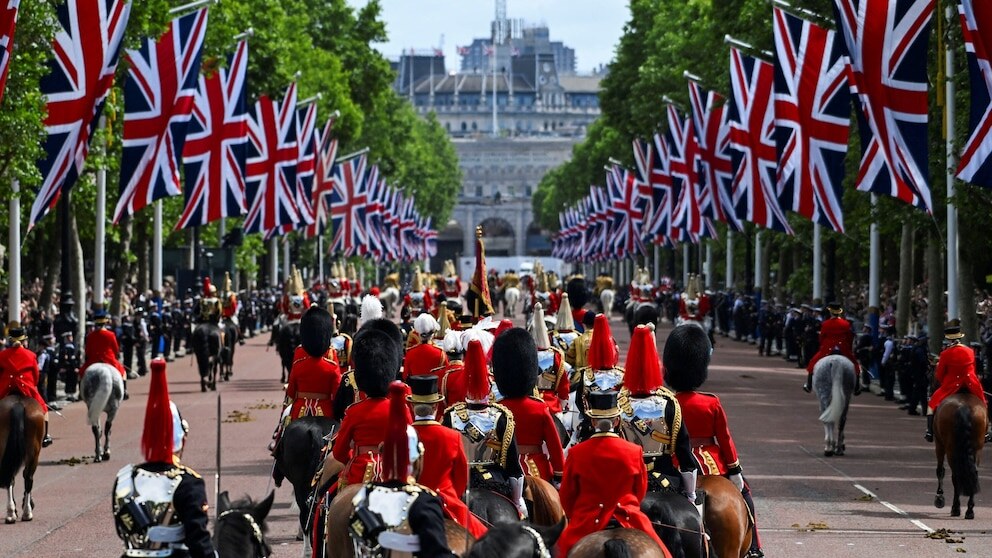 La Famiglia Reale Splende a Trooping