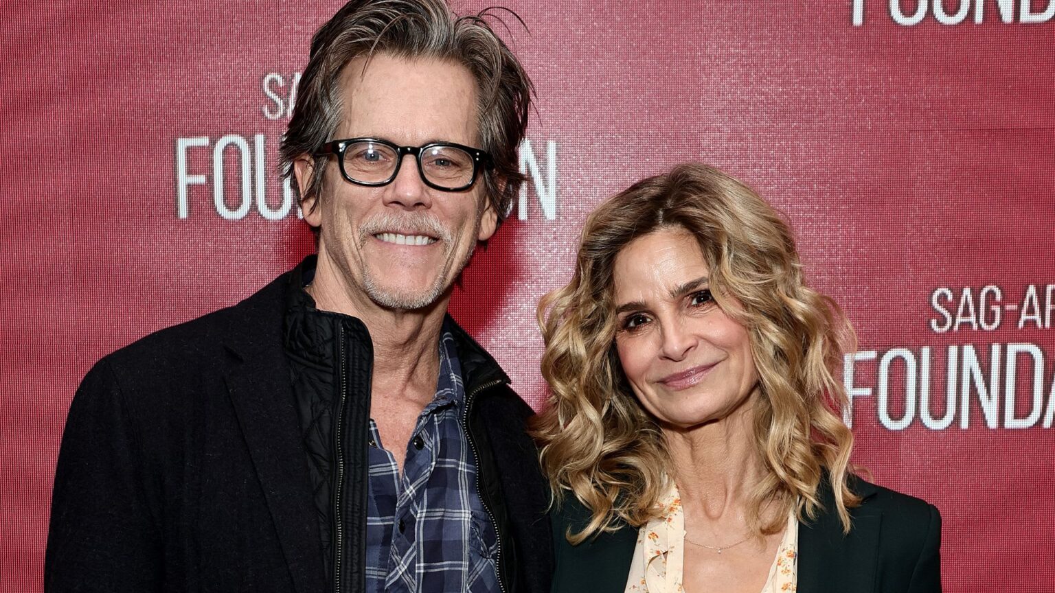 Watch Kevin Bacon and Kyra Sedgwick Dance to Taylor Swift to Support(02)