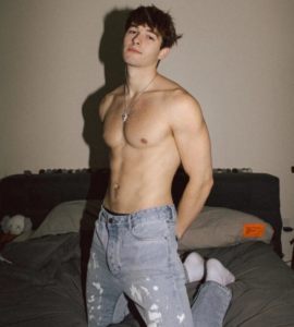 A Visual Delight: Darrell Jones Mesmerizes in Striking Fitness Model